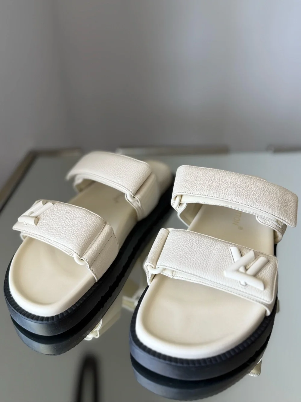 New Louis Vuitton LV Sunset Flat Comfort Sandal 37.5